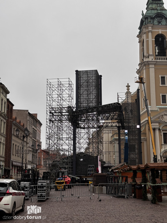 Sylwestrowa scena już prawie gotowa!