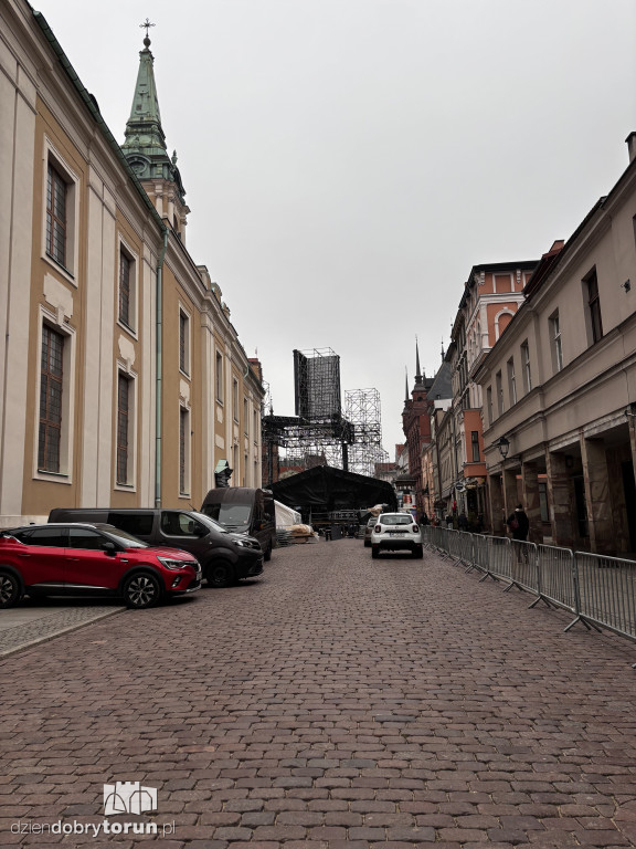 Sylwestrowa scena już prawie gotowa!