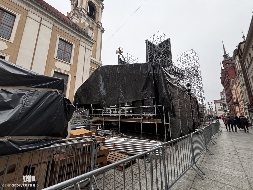 Sylwestrowa scena już prawie gotowa!