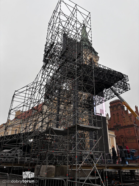 Sylwestrowa scena już prawie gotowa!