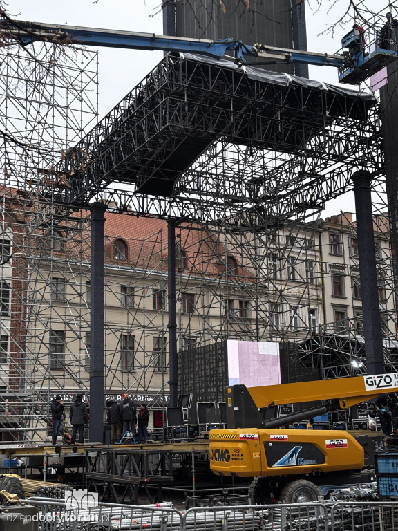 Sylwestrowa scena już prawie gotowa!