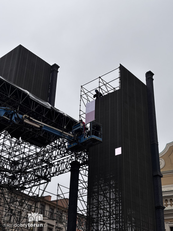 Sylwestrowa scena już prawie gotowa!