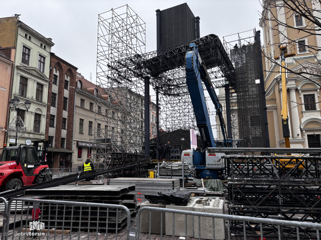 Sylwestrowa scena już prawie gotowa!