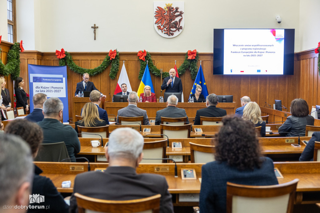 Wręczenie umów w ramach FEdKP