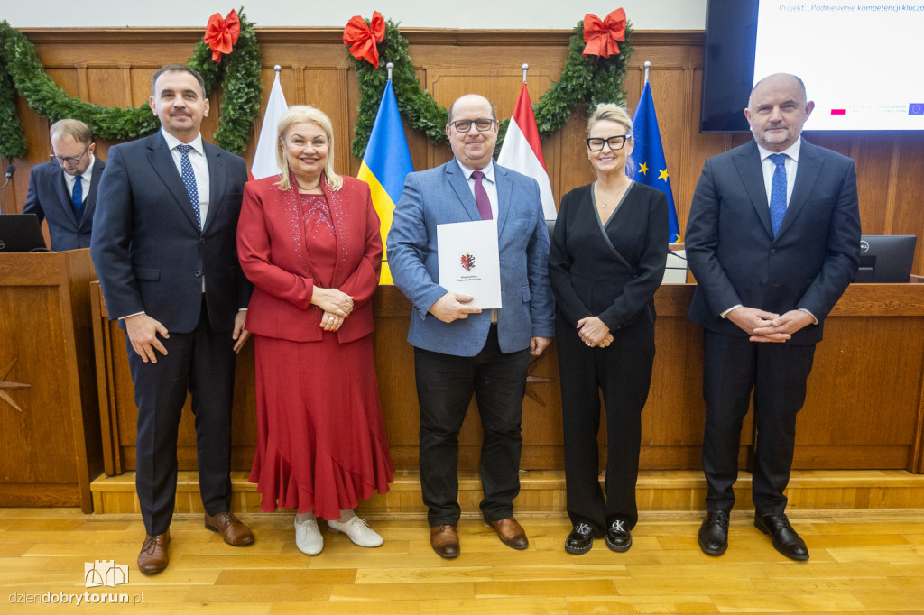 Wręczenie umów w ramach FEdKP