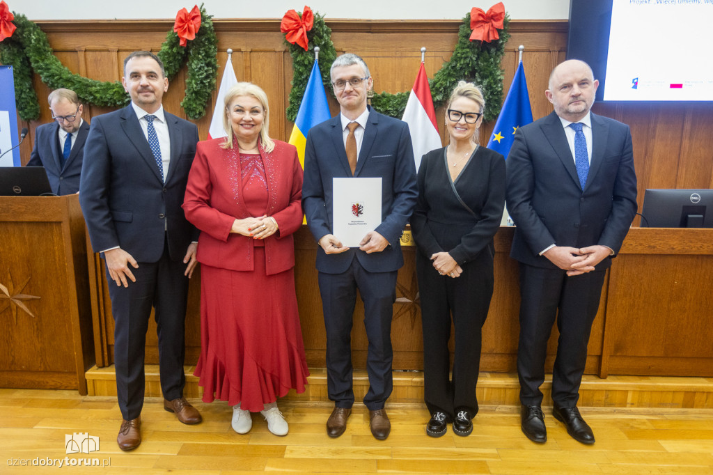 Wręczenie umów w ramach FEdKP