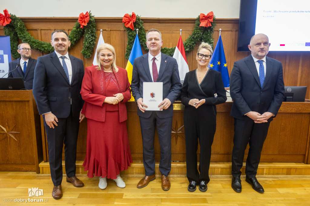 Wręczenie umów w ramach FEdKP