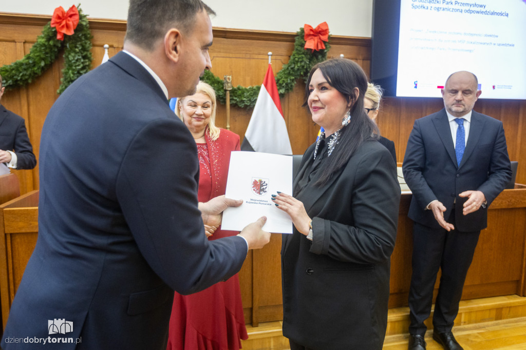 Wręczenie umów w ramach FEdKP