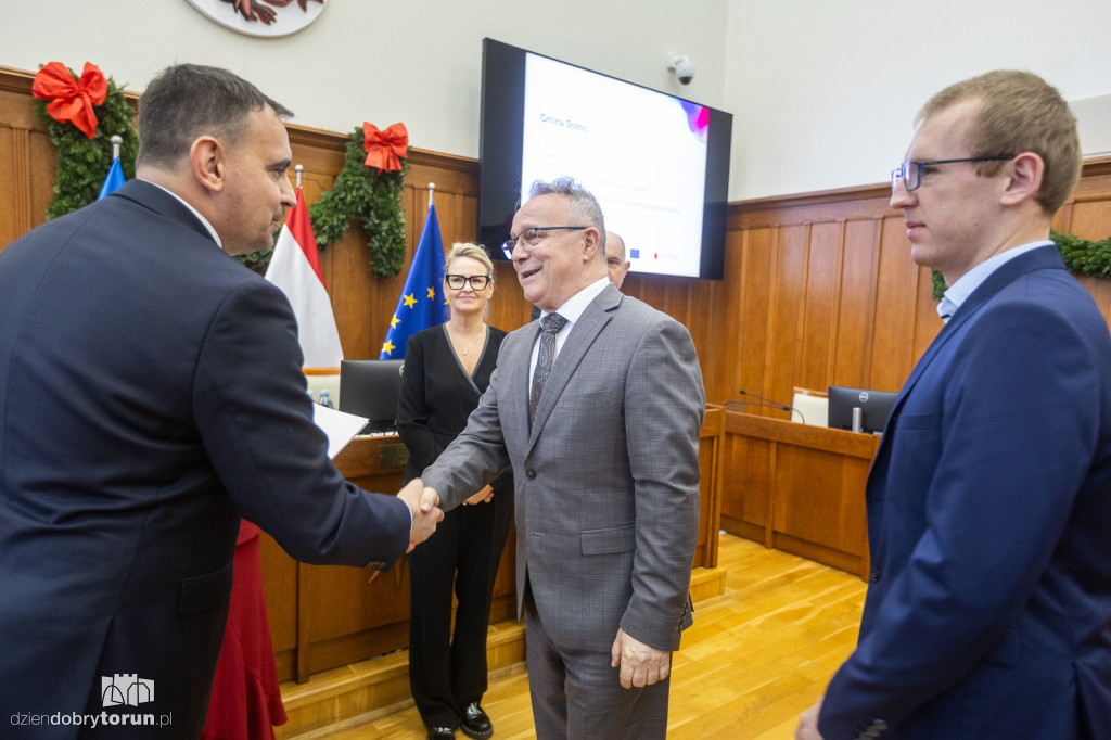 Wręczenie umów w ramach FEdKP