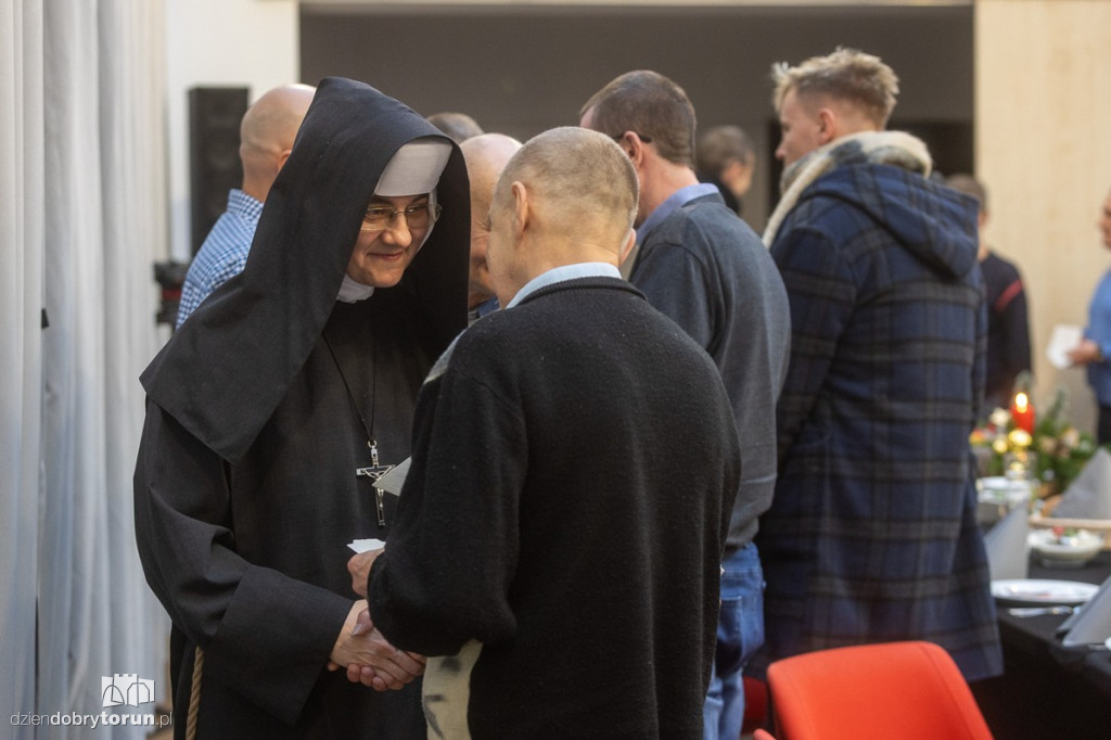 Marszałek spotkał się z bezdomnymi