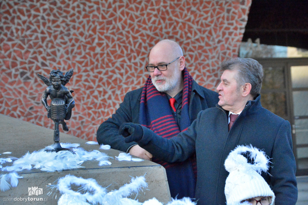 Nowy aniołek przed CKK Jordanki