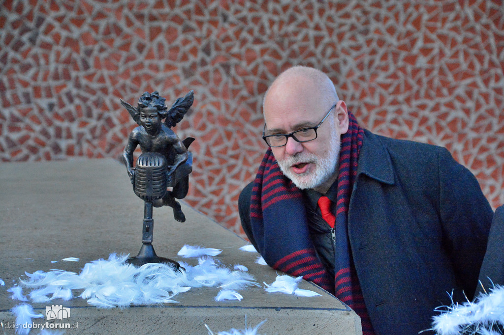 Nowy aniołek przed CKK Jordanki