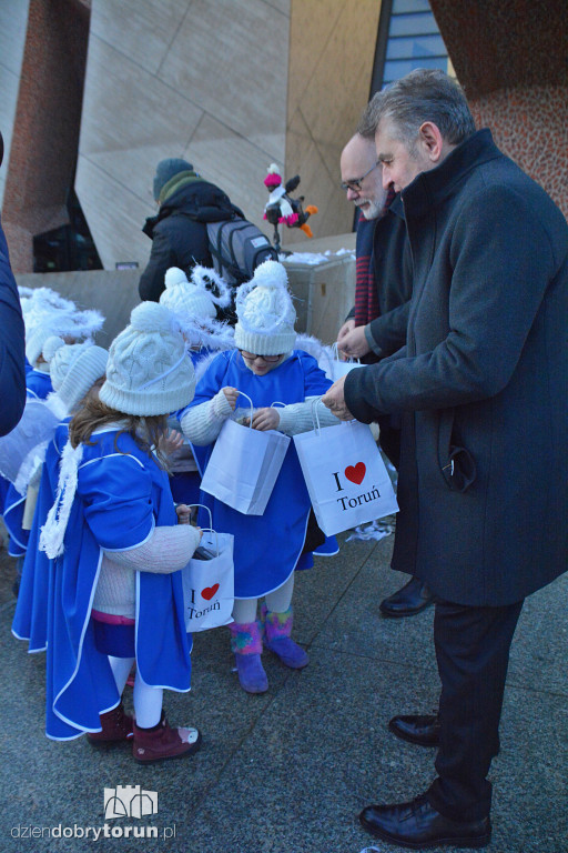 Nowy aniołek przed CKK Jordanki