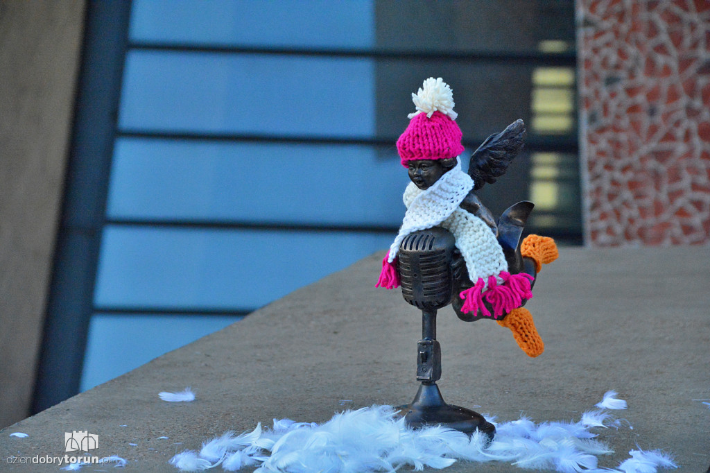 Nowy aniołek przed CKK Jordanki