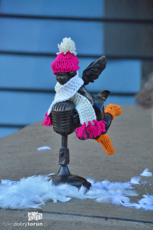 Nowy aniołek przed CKK Jordanki