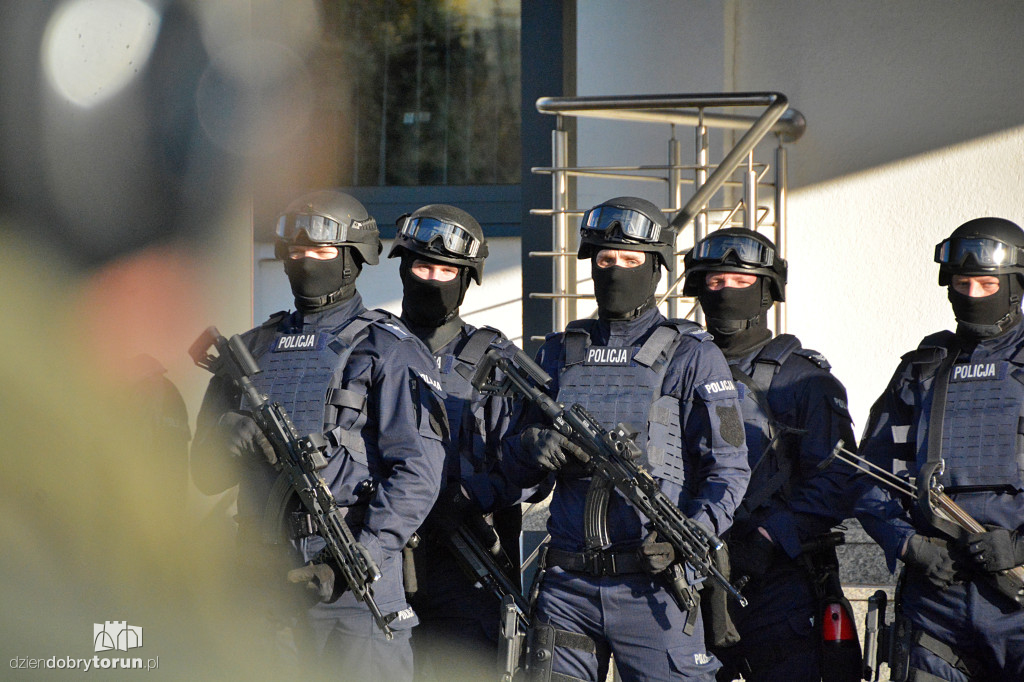 Przekazanie wozów dla policji