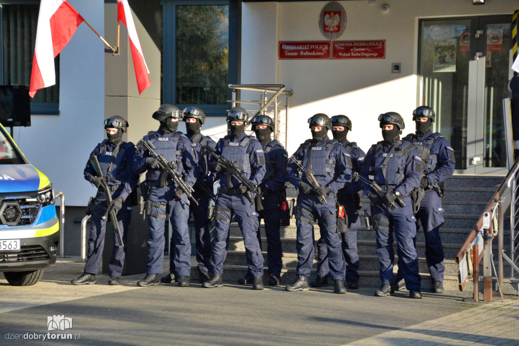 Przekazanie wozów dla policji