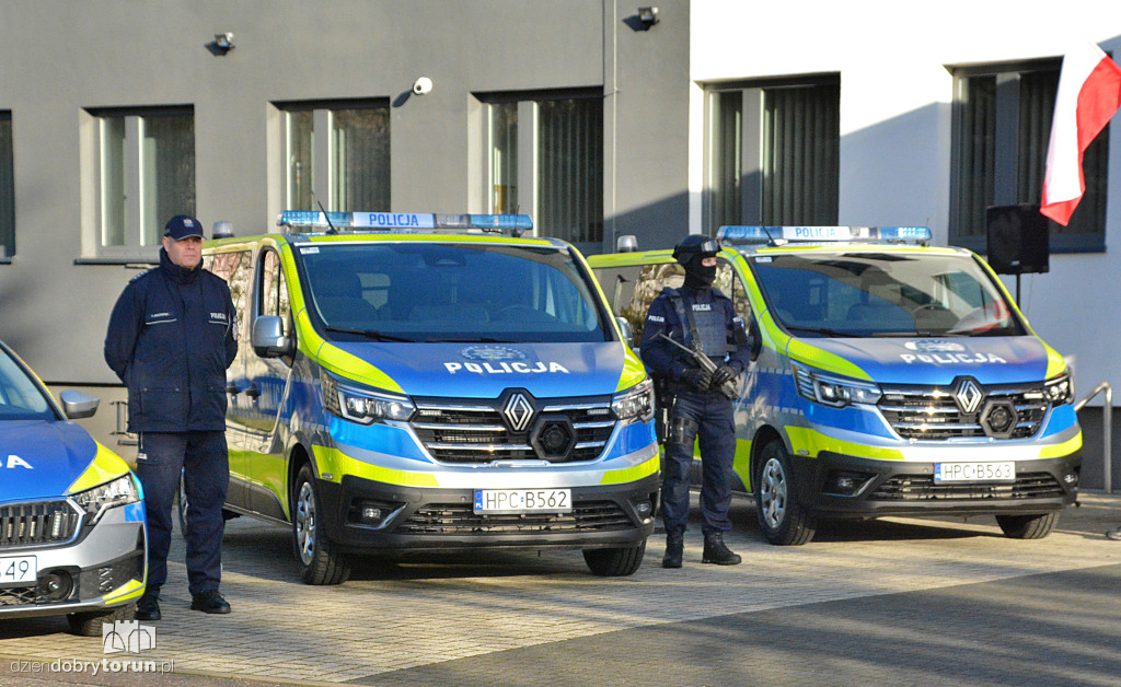 Przekazanie wozów dla policji