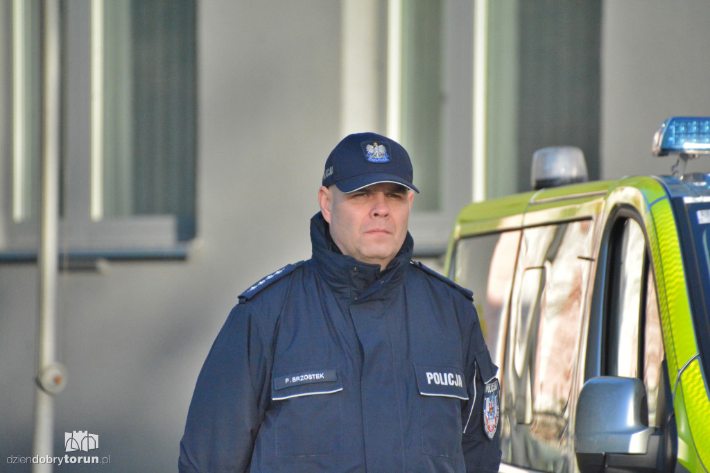 Przekazanie wozów dla policji