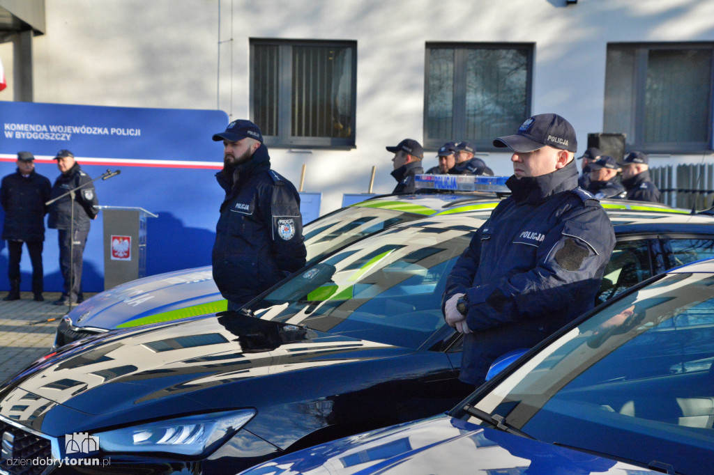 Przekazanie wozów dla policji