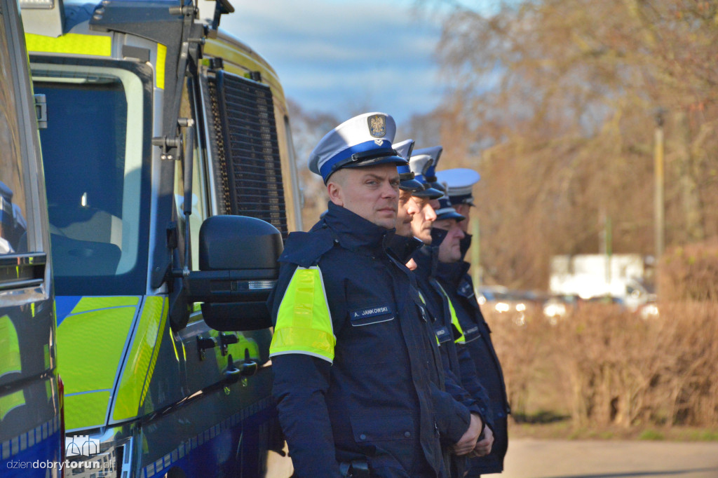 Przekazanie wozów dla policji