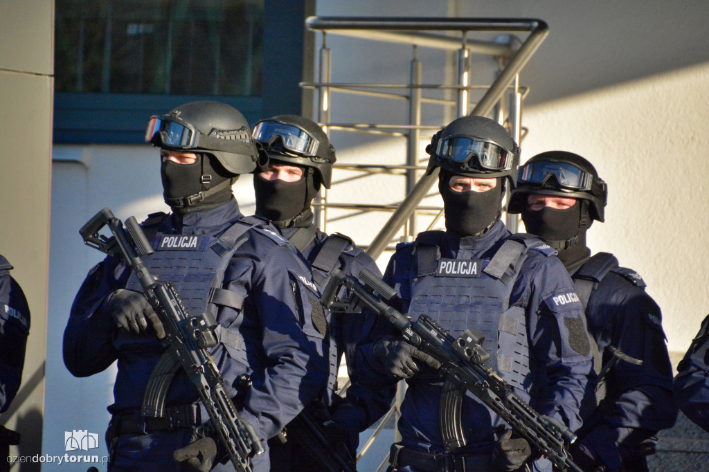 Przekazanie wozów dla policji