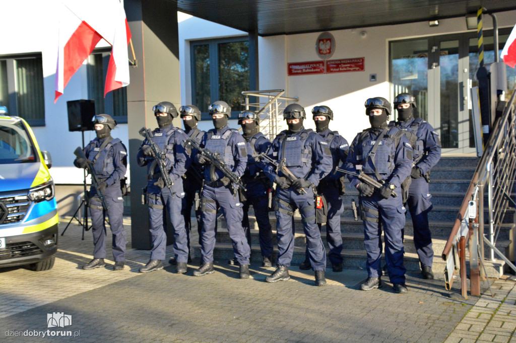 Przekazanie wozów dla policji