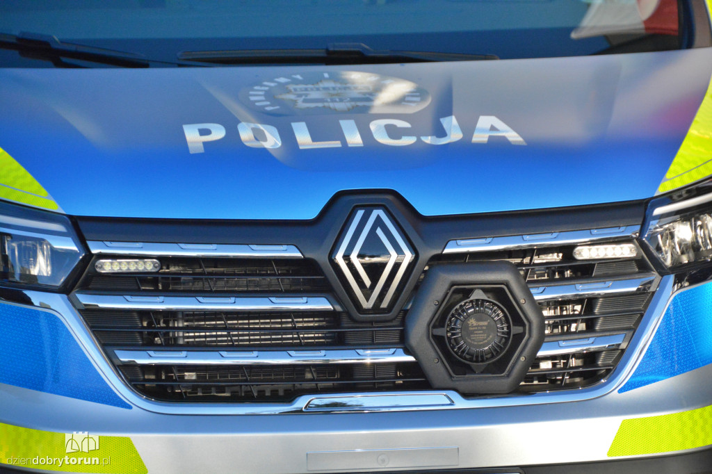 Przekazanie wozów dla policji