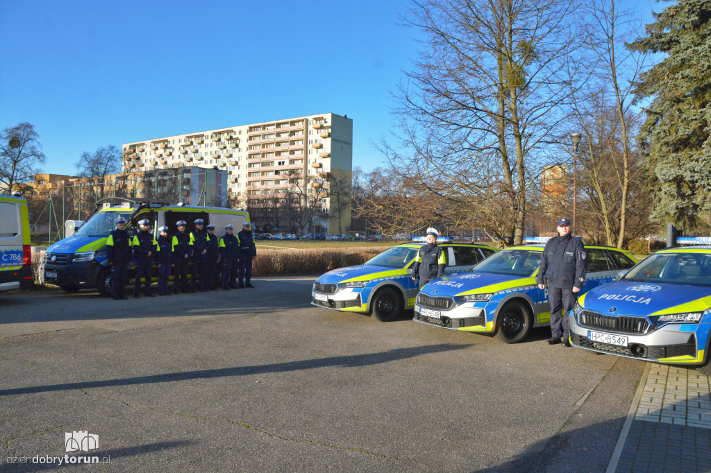 Przekazanie wozów dla policji