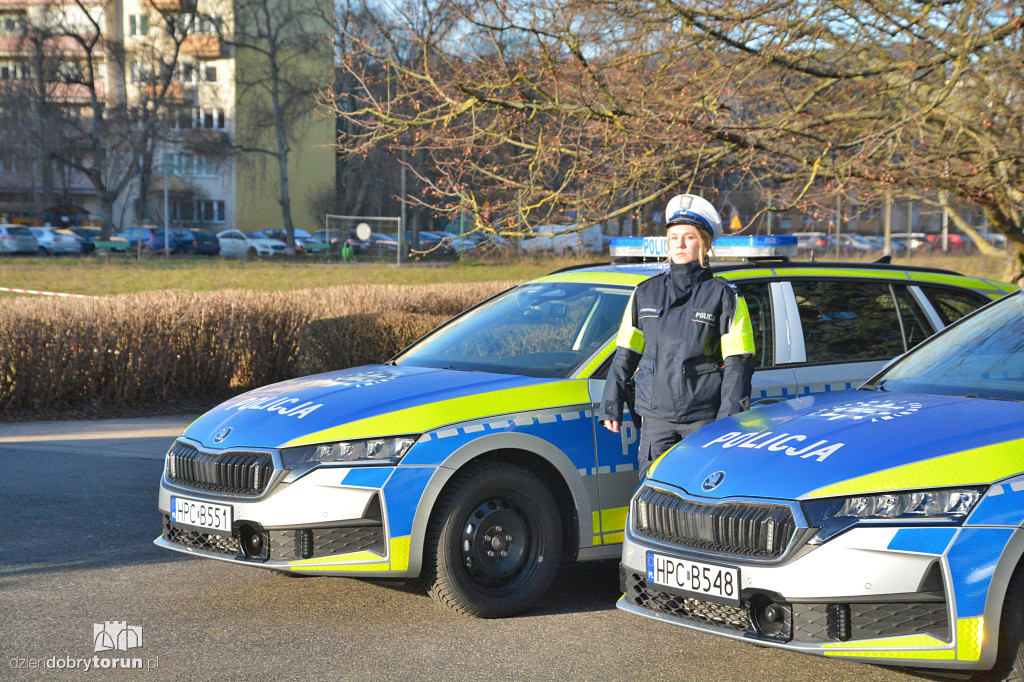 Przekazanie wozów dla policji