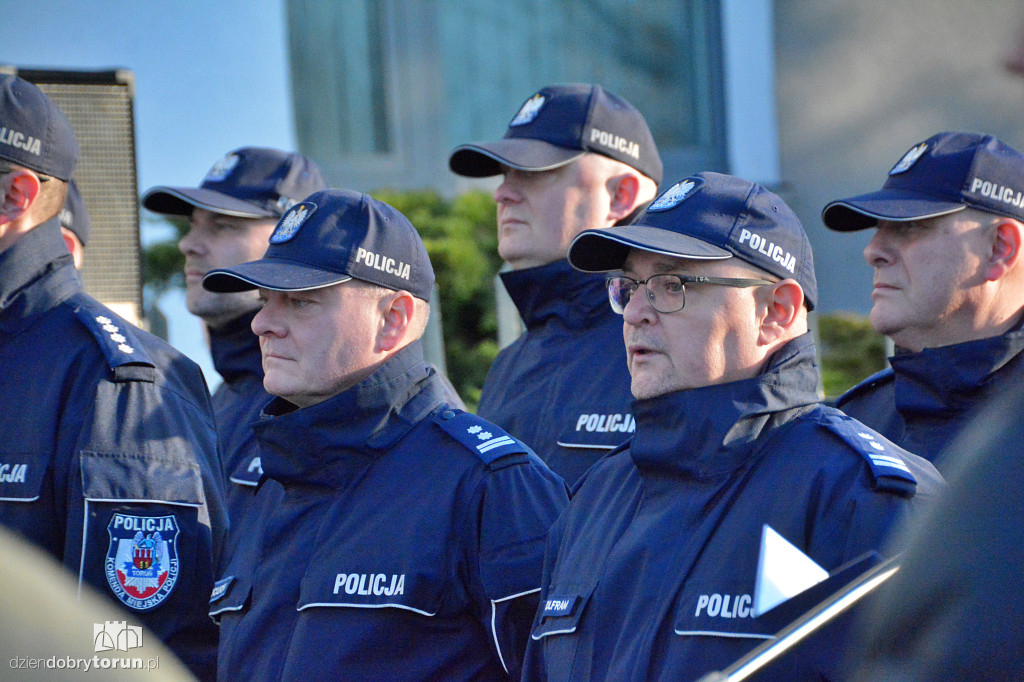 Przekazanie wozów dla policji