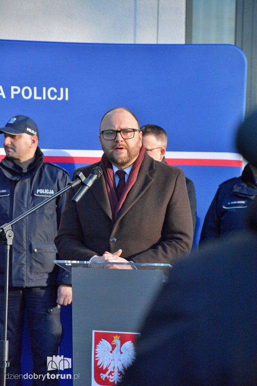 Przekazanie wozów dla policji