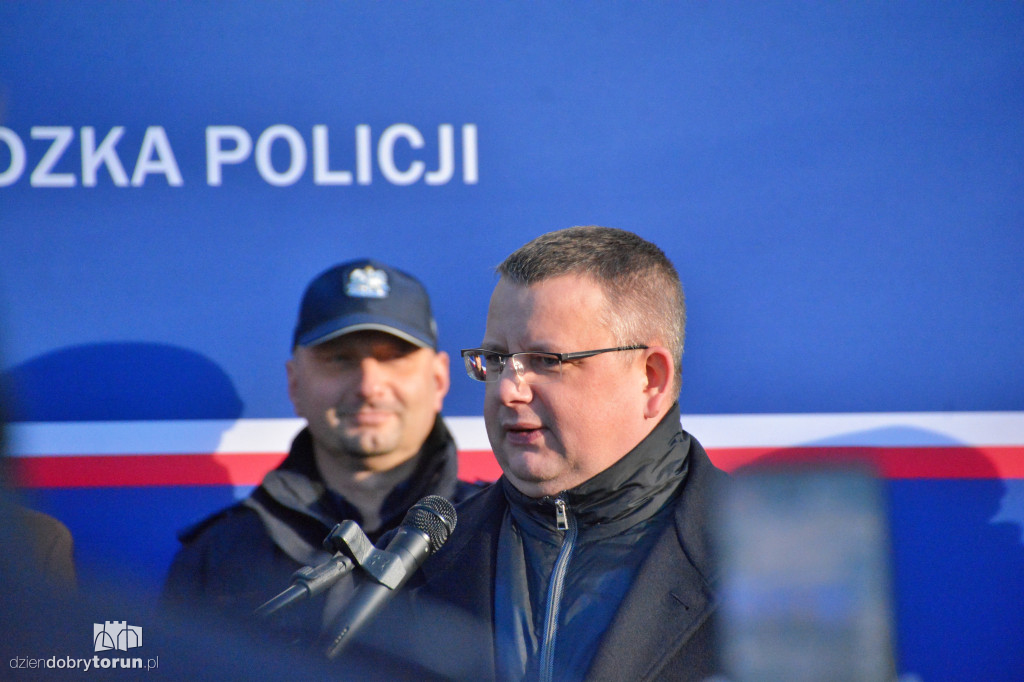 Przekazanie wozów dla policji