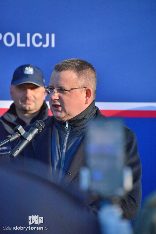 Przekazanie wozów dla policji