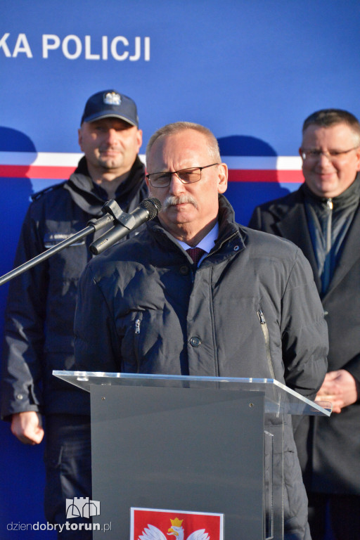 Przekazanie wozów dla policji