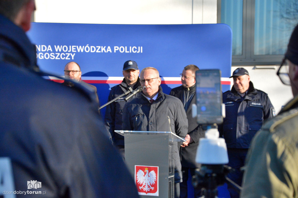 Przekazanie wozów dla policji