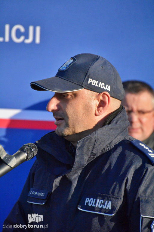 Przekazanie wozów dla policji