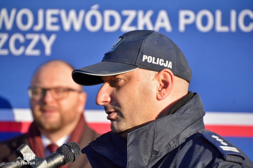 Przekazanie wozów dla policji