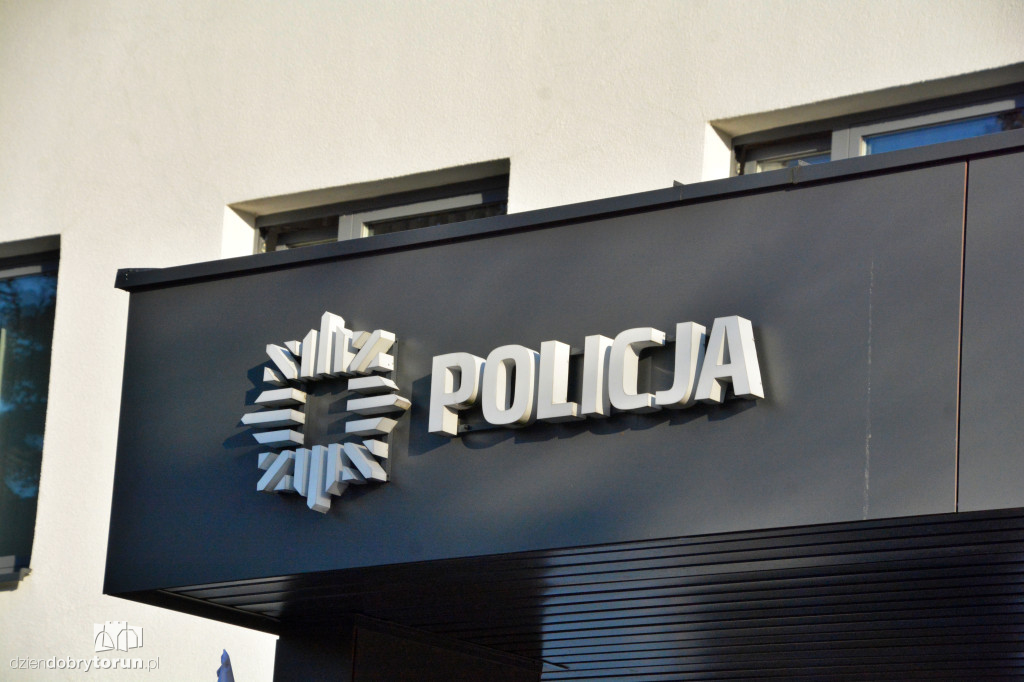 Przekazanie wozów dla policji