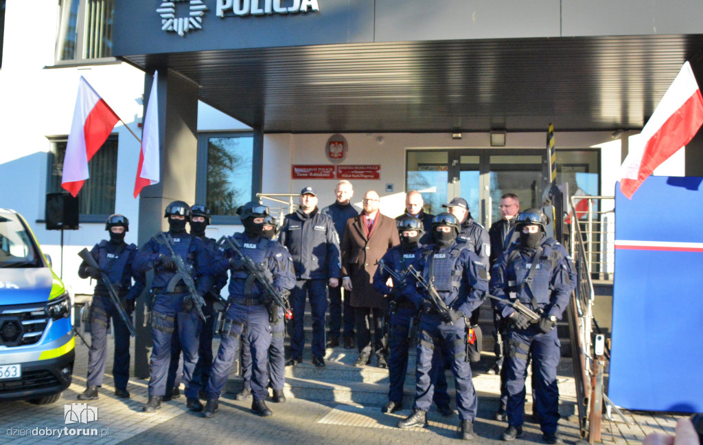 Przekazanie wozów dla policji