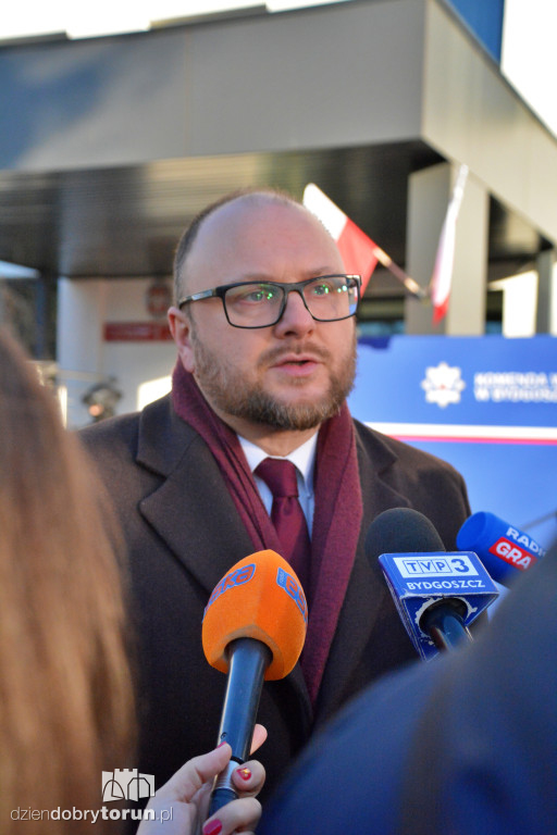 Przekazanie wozów dla policji