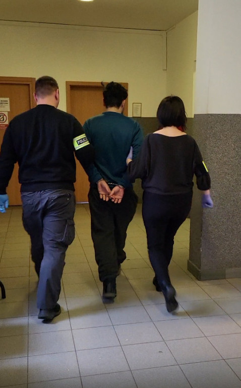 Policja przejęła transport nielegalnych migrantów