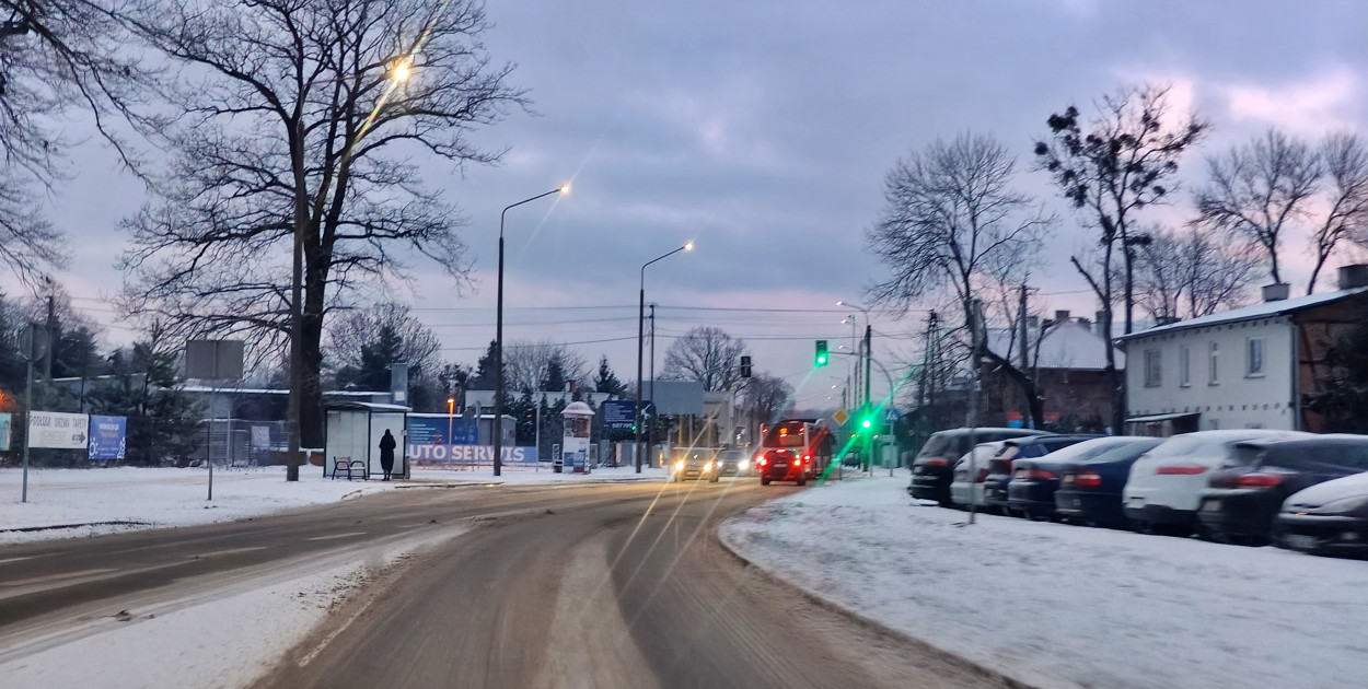Przejazd przez miasto po opadach śniegu
