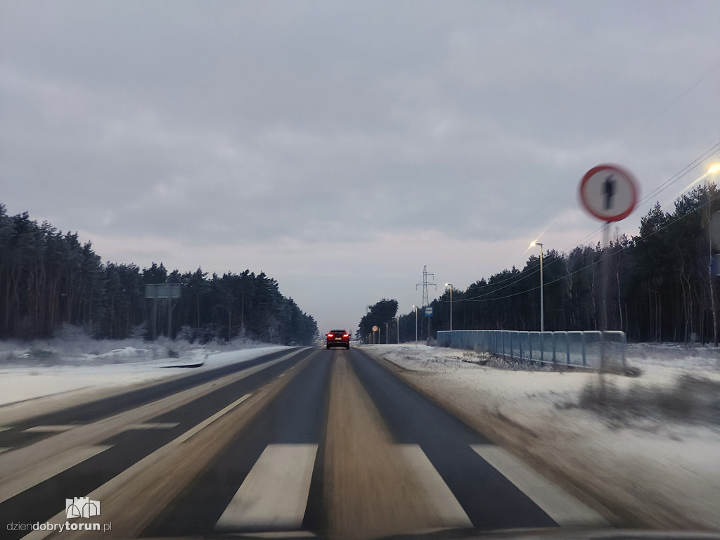 Przejazd przez miasto po opadach śniegu