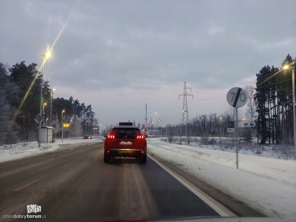 Przejazd przez miasto po opadach śniegu