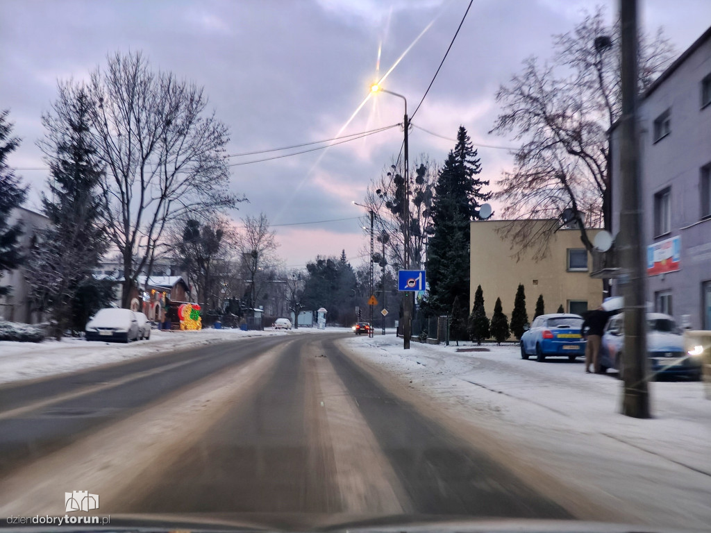 Przejazd przez miasto po opadach śniegu