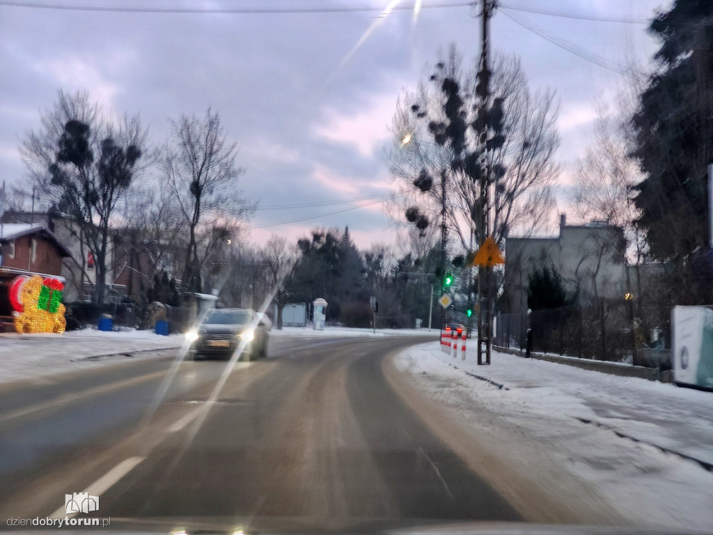 Przejazd przez miasto po opadach śniegu