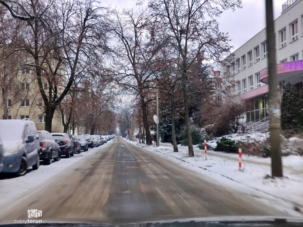 Przejazd przez miasto po opadach śniegu