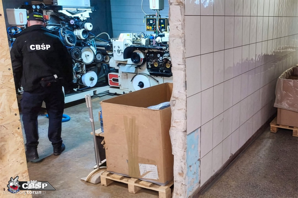 Miliony sztuk papierosów i tony tytoniu