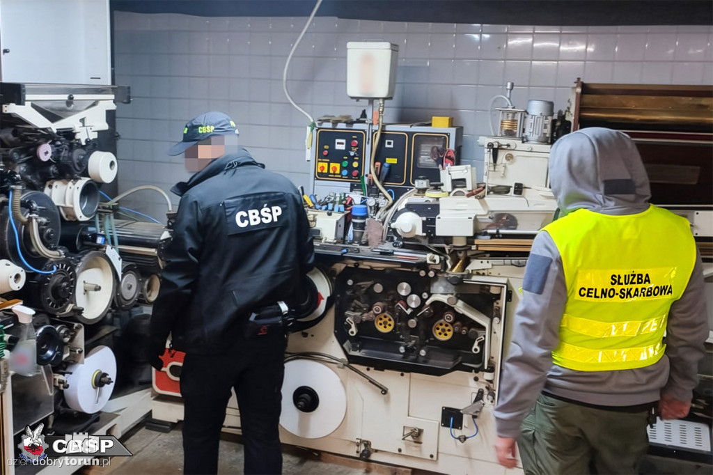 Miliony sztuk papierosów i tony tytoniu